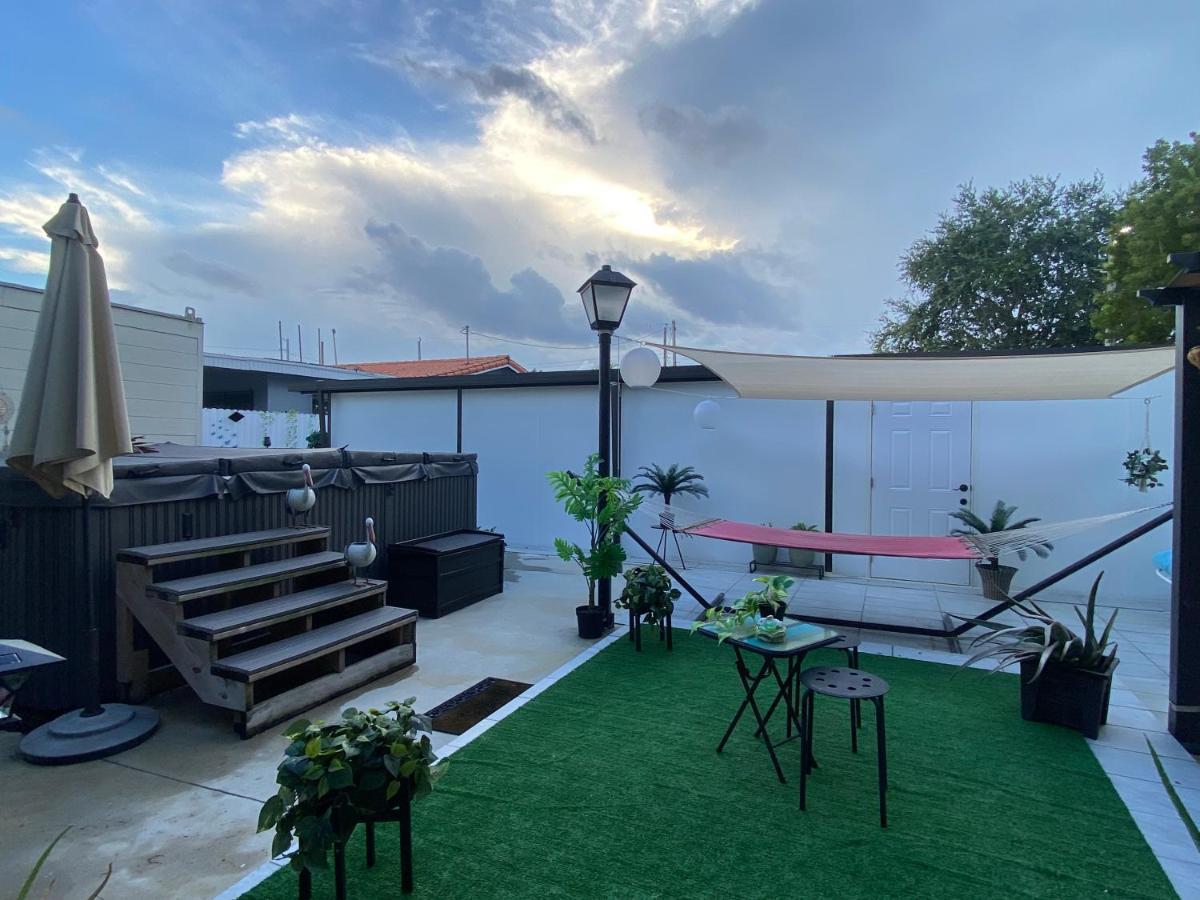 Tiny Place W Private Hot Jacuzzi 7 Min To Miami International Airport מראה חיצוני תמונה