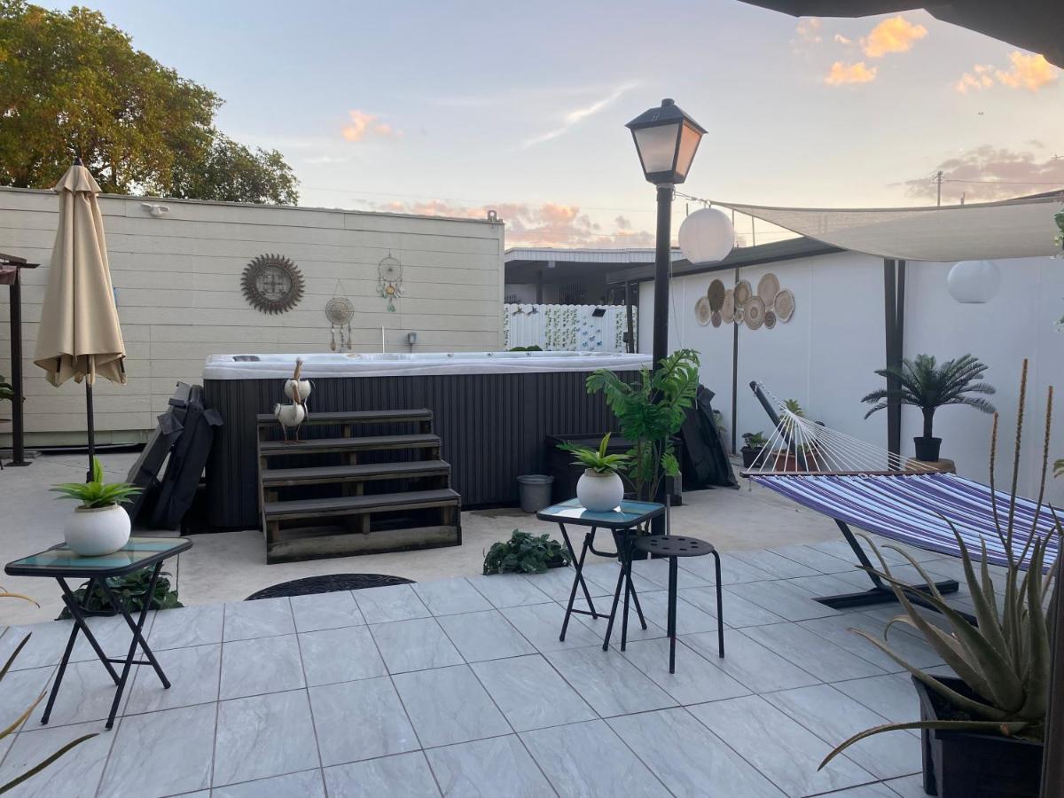 Tiny Place W Private Hot Jacuzzi 7 Min To Miami International Airport מראה חיצוני תמונה