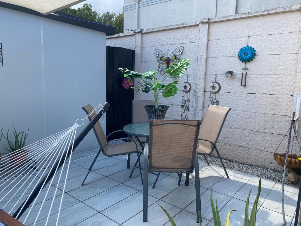 Tiny Place W Private Hot Jacuzzi 7 Min To Miami International Airport מראה חיצוני תמונה