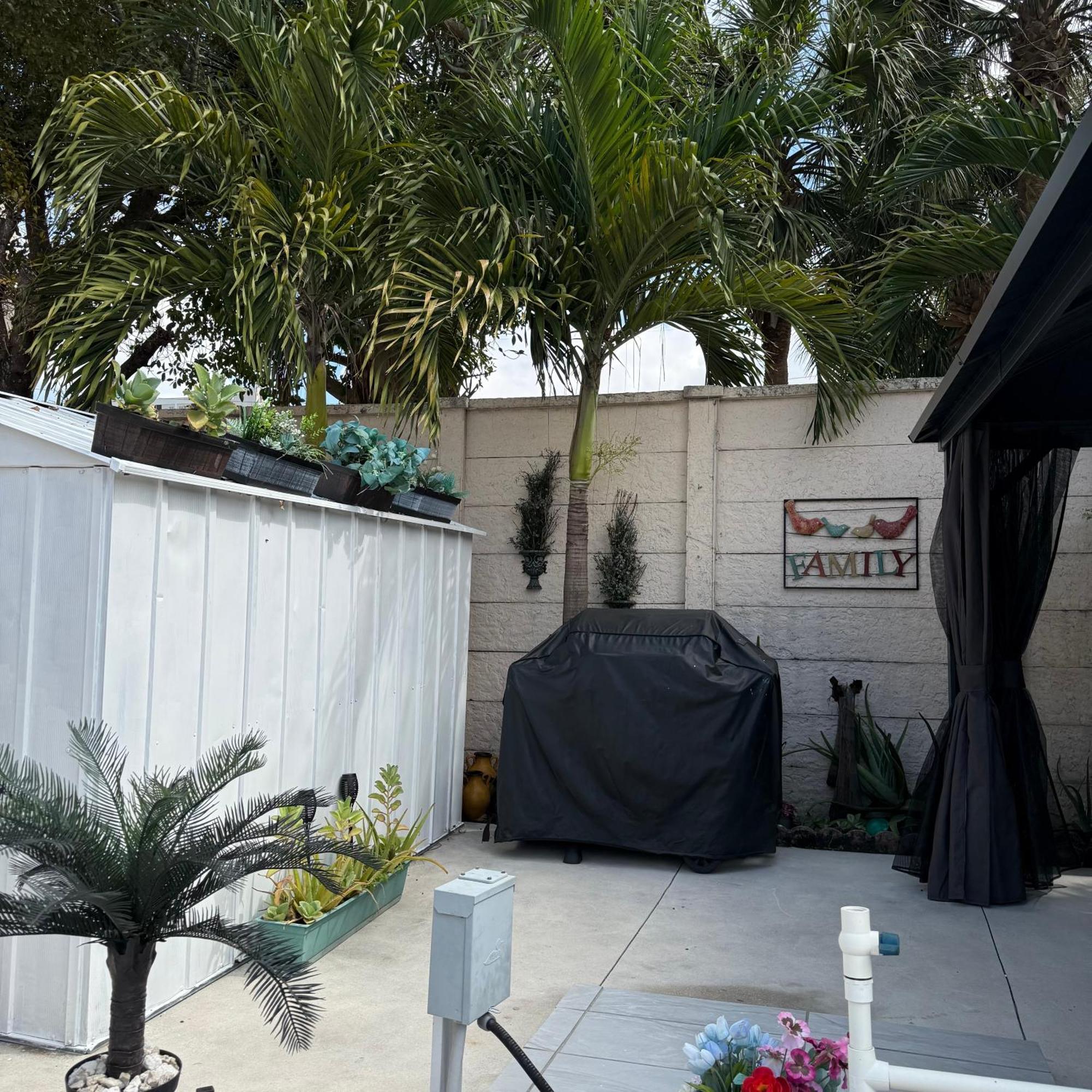 Tiny Place W Private Hot Jacuzzi 7 Min To Miami International Airport מראה חיצוני תמונה