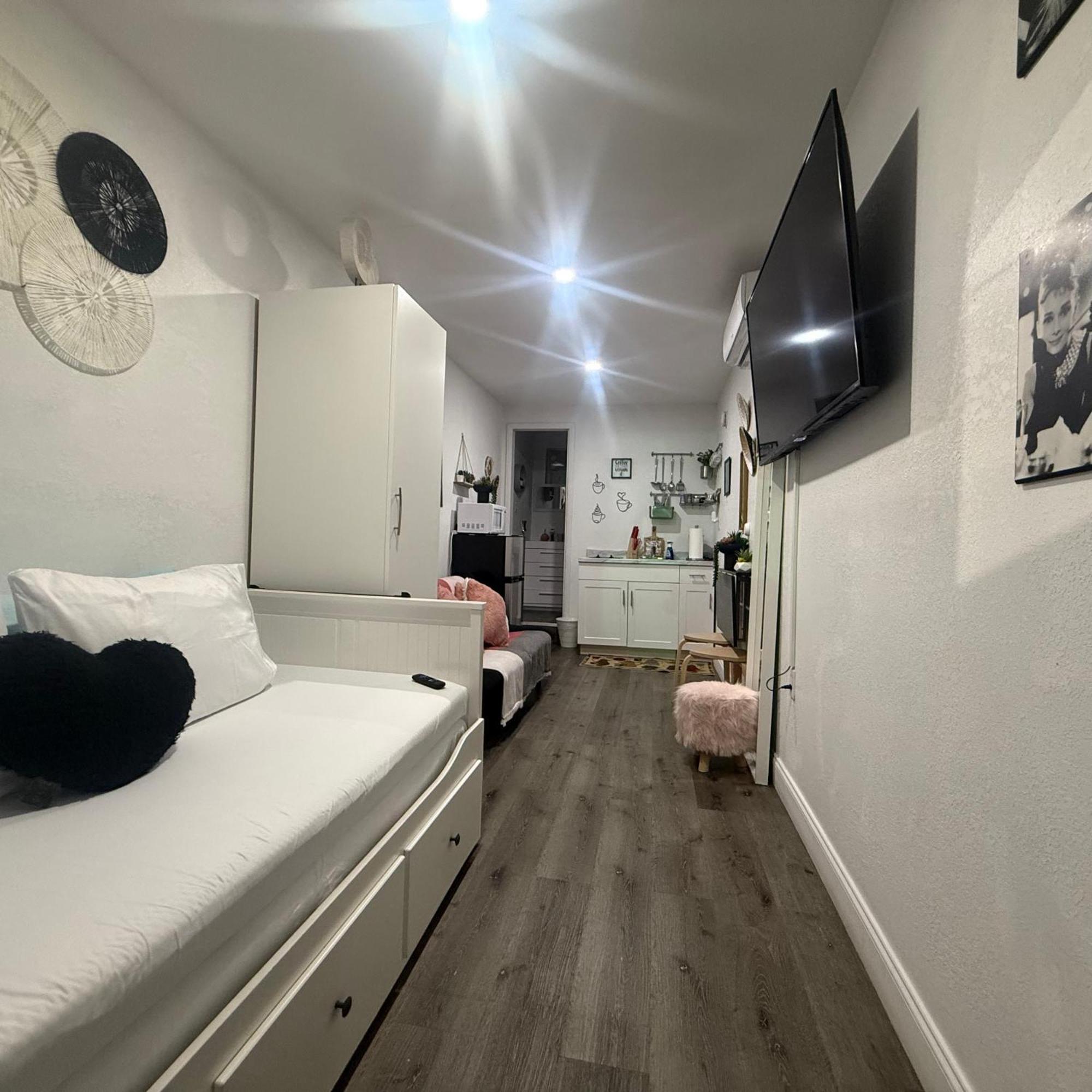 Tiny Place W Private Hot Jacuzzi 7 Min To Miami International Airport מראה חיצוני תמונה