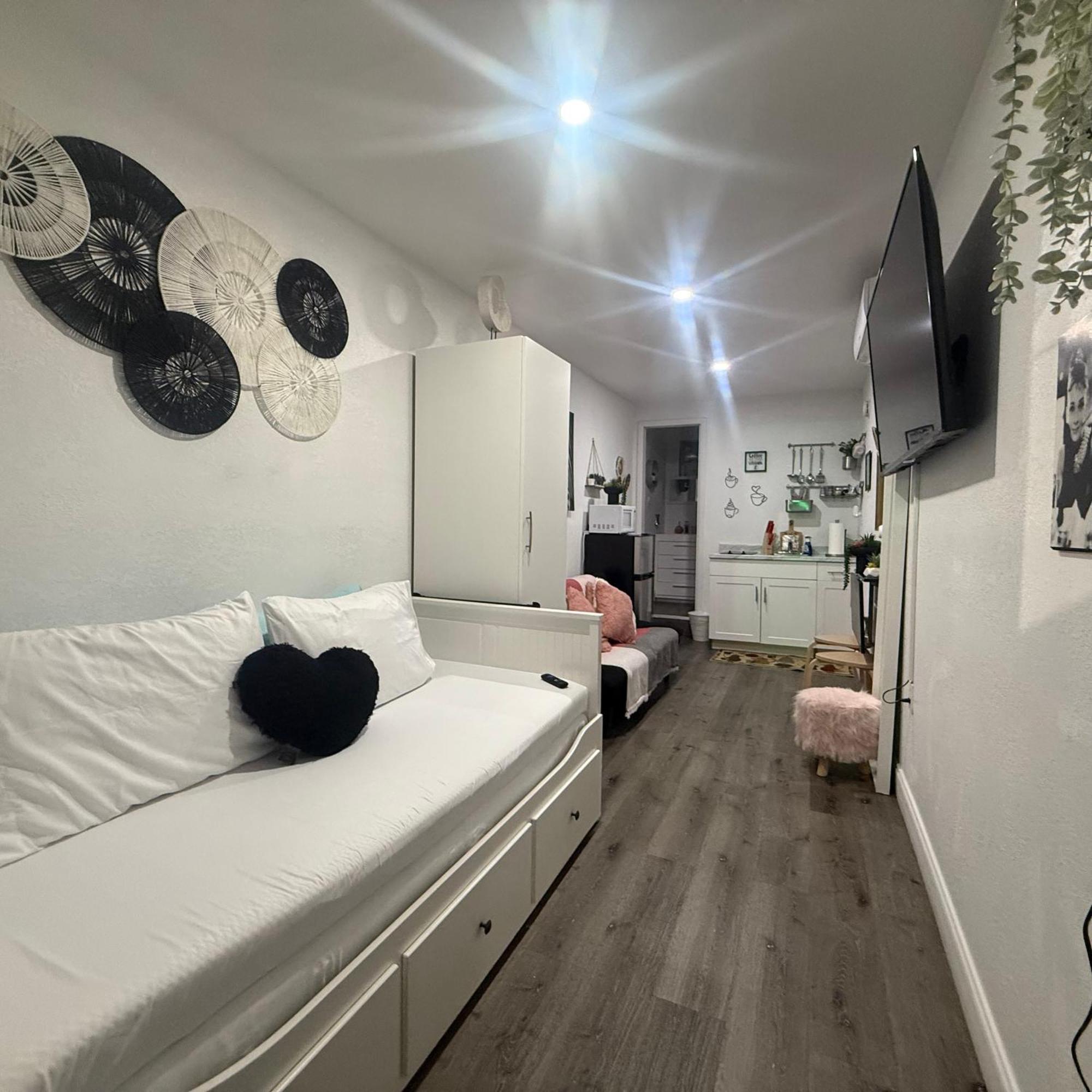 Tiny Place W Private Hot Jacuzzi 7 Min To Miami International Airport מראה חיצוני תמונה
